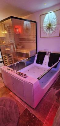 Rive-de-Gier Appartement | LoveRoom by LimousineLyonnaise