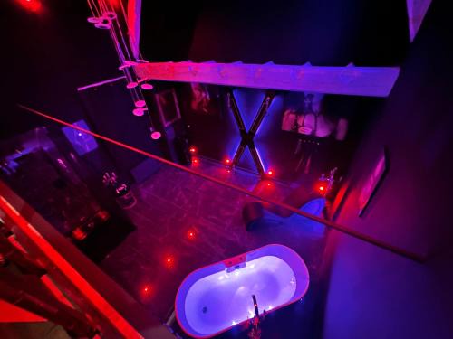 Douchy-les-Mines Hôtel | Loveroom de luxe - Thème 50 nuances de grey maison privative spa insolite