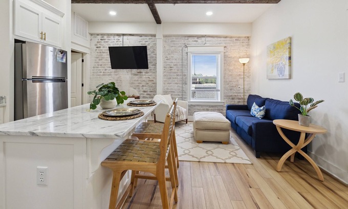 Laurel Appartement | Loving Loft Suite, Laurel, Coffee Bar, Walkable