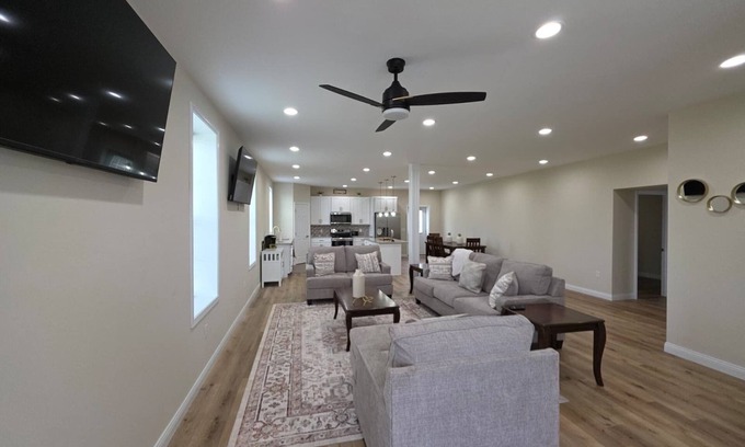 Bowling Green Maison | Loving Union Stay at Sunnyside Spacious 5-bedroom house Bowling Green-Sleeps 11