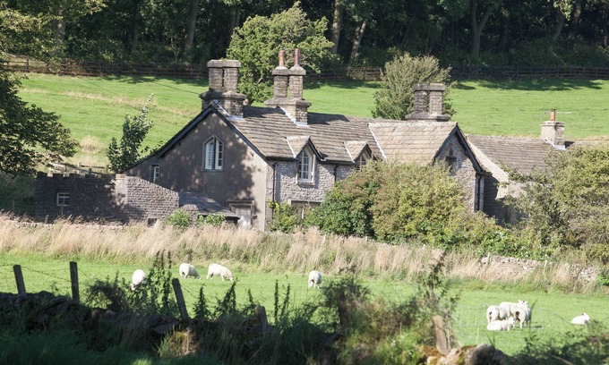 Skipton Maison | Lovingly converted cottage sleeping 10 guests