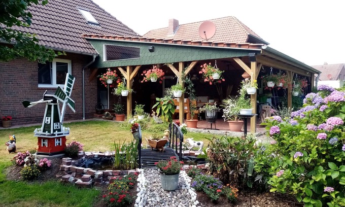 Friedeburg Appartement | Appartement nouvellement meublé accueille les petits et les grands invités. Les chiens sont les bienvenus
