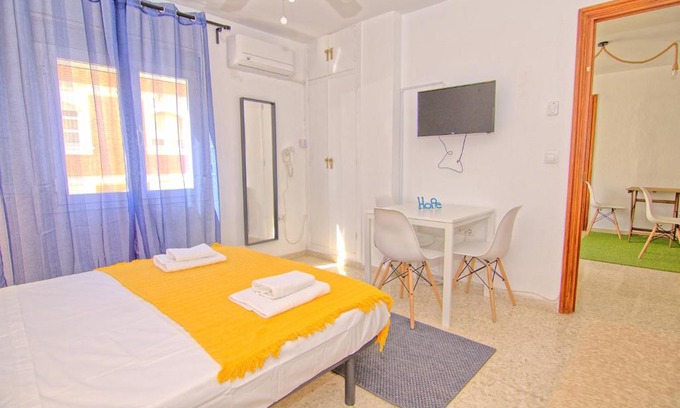 Centro Maison | Low cost rooms Malaga river