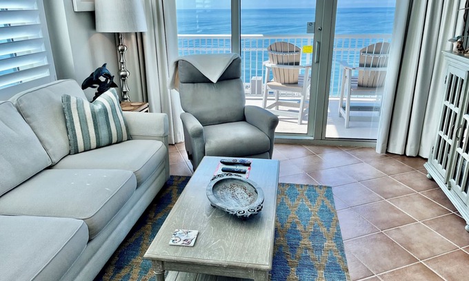 Gulf Shores Copropriété | Tour de cristal 1701, E. Unité de coin Deux suites king chacune avec salle de bain privée et balcon