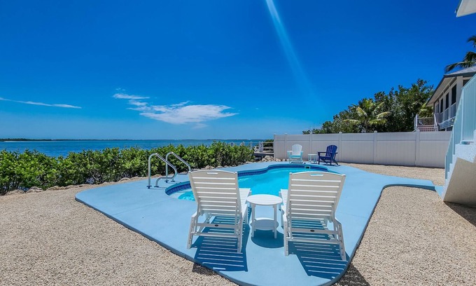 Breezeswept Beach Estates Maison | Low Key Sunrise: Waterfront pool home