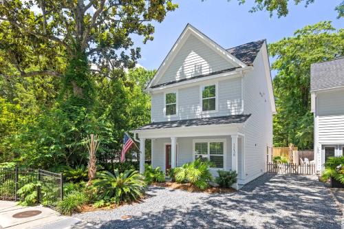 Mount Pleasant Maison | Lowcountry Lux 5 min to Beach 7 min to Dtwn