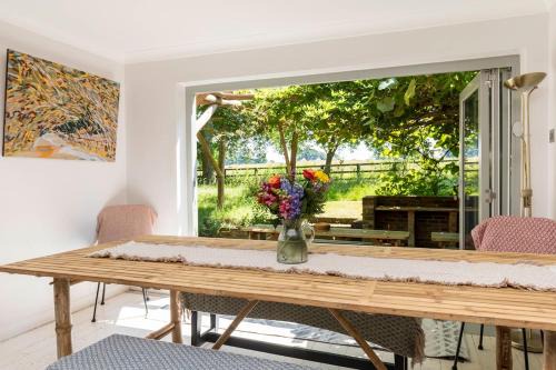 Graffham Maison | Lower Barn House at Westerlands Farm Sleeps 11