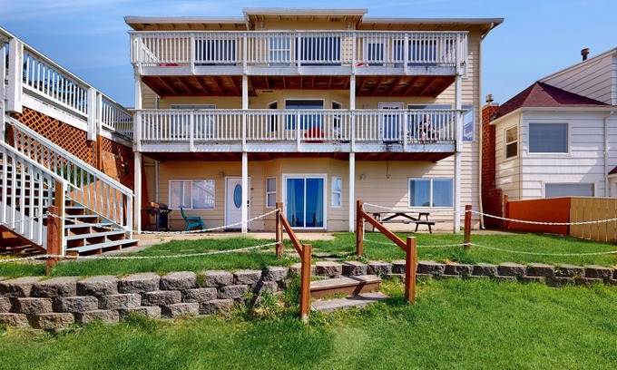 Lincoln City Appartement | Studio de niveau inférieur, adapté aux chiens avec vue sur l'océan - à pied de la plage!