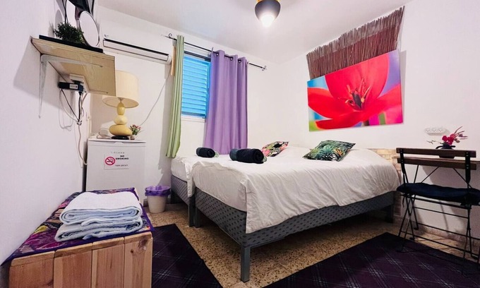 Tamar Lit Et Petit-Déjeuner | Lowest Place on Earth B&B Private Cosy Double Room Shared Bathroom and Kitchen