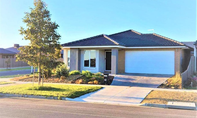 Lucas Maison | Lucas One 2-bedroom apartment NBN Pets