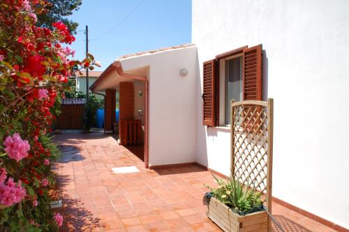 Porto Pino Maison | Lucia Holiday House Porto Pino