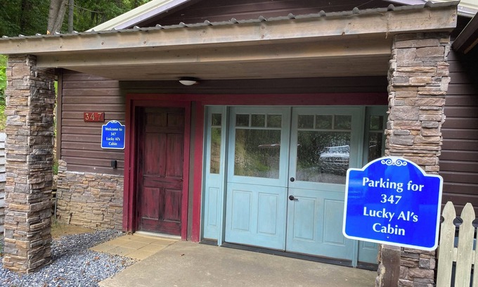 Clyde Cabine | Lucky Al’s Cabin at Riverside Farm