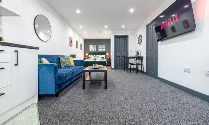 Cradley Appartement | Lucky Find! Apartment Smart Tv Parking Kitchen