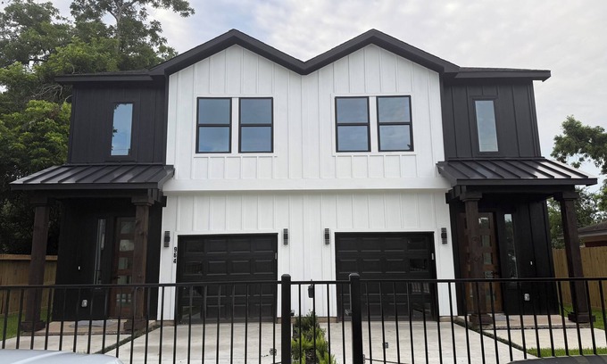 Northside Maison | Lucky Street Townhome in vibrant Houston
