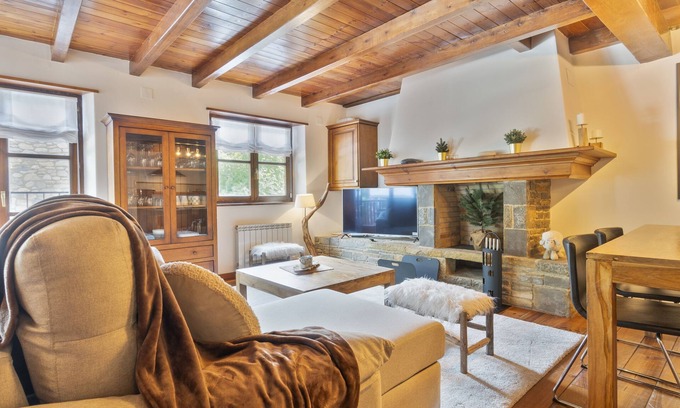 Arties Appartement | Luderna - Apto con terraza Rouche