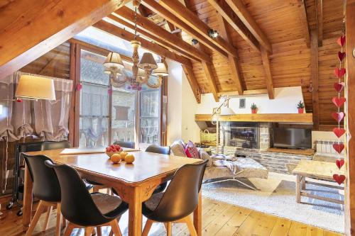 Arties Appartement | Luderna - Dúplex con terraza Esclòps