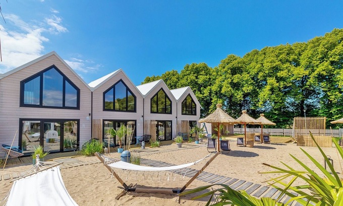Mielno Cabine | Lulu Holiday Resort -Domki z podgrzewanym basenem. Mielno ul. Klonowa 2A