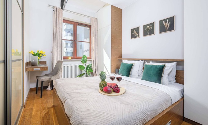 Srodmiescie Appartement | Lumina stylish apartment with parking