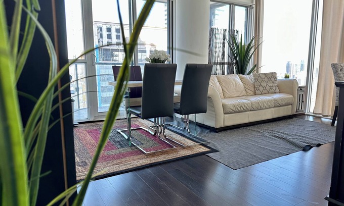 Bay Cloverhill Appartement | Luminous 2-Bdrms Suite w/parking