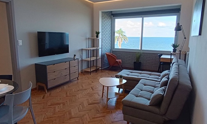 Ciudad Vieja Appartement | Luminous & spacious apartment with stunning sea view in Ciudad Vieja