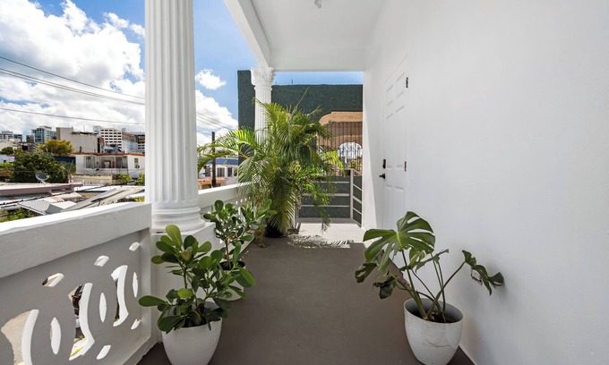 Hipodromo Appartement | Luna - Acogedor Refugio en Santurce — Cálido y Estiloso