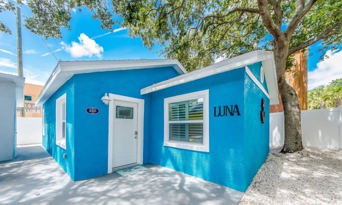Independence Square Cottage | LUNA Cottage, Best Experience in IRB, new AC, totally remodeled, free parking