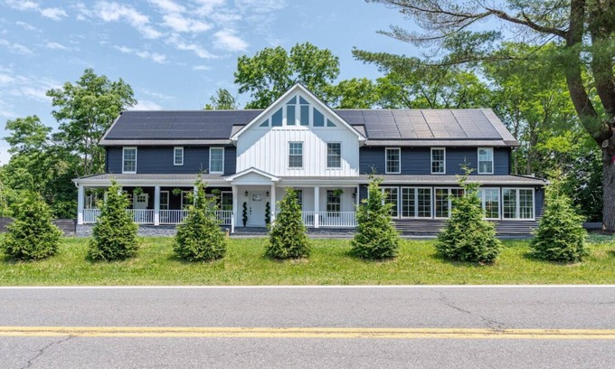 Leeds Maison | Luna Cove: Premier Hudson Valley Getaway