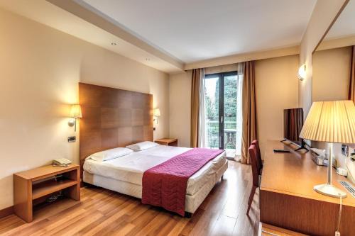 Oleggio Castello Hôtel | Luna Hotel Lago Maggiore Arona