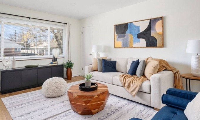 Sharon Heights Appartement | Lunar Landing Step - 2BD, 1 BA, 1 Car Garage