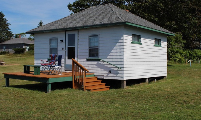 Jonesport Cottage | Lupin Seaside Cottage au-dessus de Shoreline avec des vues magnifiques
