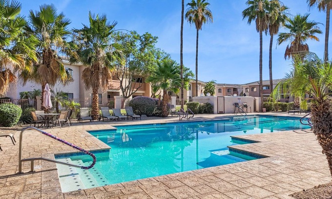 Villa De Paz Copropriété | Lush 2-bedroom condo w/WiFi, AC, gym, near State Farm Arena, Shopping and more!