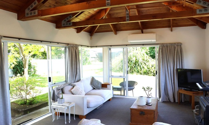 Tauranga Maison | Lush, eco, family retreat.