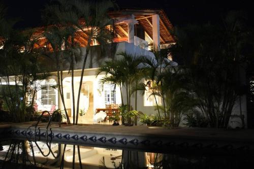 Bacocho Maison | Lush Garden House near beaches with private pool.