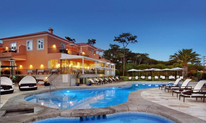 Quinta da Marinha Maison | Lush Gardens & Sea Views! FREE Parking, Close to Santa Marta Lighthouse Museum!