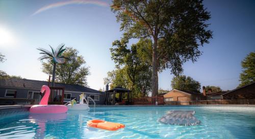 Mason Maison | Lush Hideaway with HotTub & Pool 6 mins kings Island