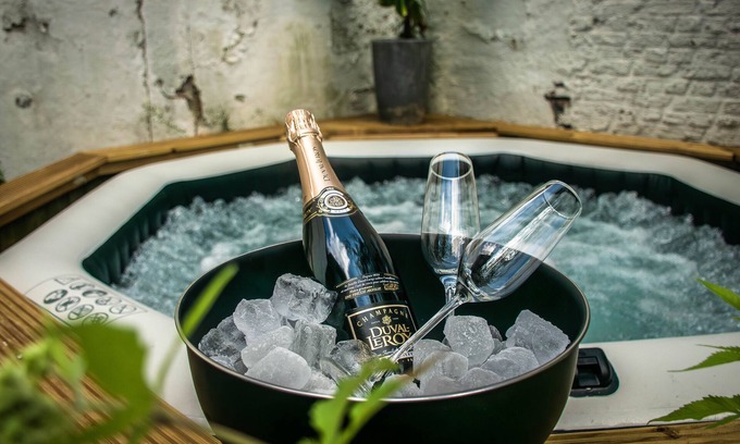 Brederode Maison | Lush home for 8 pp. with Jacuzzi and BBQ in garden