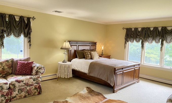 Middleville Maison | Lux 1 bedroom with private en-suite bathroom - Rm B
