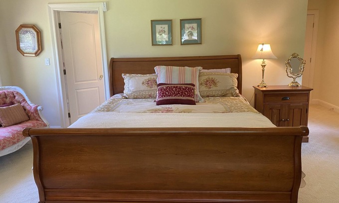 Middleville Maison | Lux 1 bedroom with private en-suite bathroom - Rm A