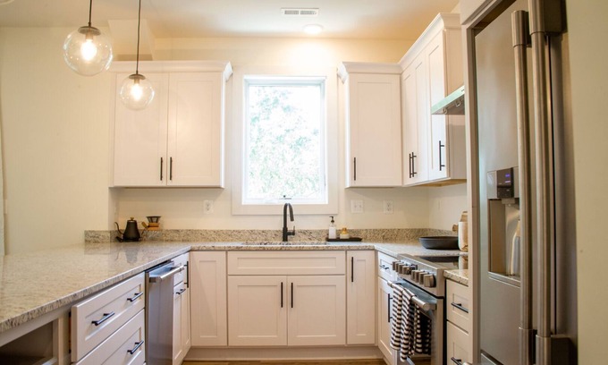 Batesville Appartement | Lux 2 Bed 2 Bath Apt | Dwtn Crozet (30 Nt Min)