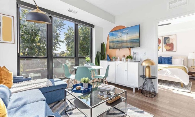 St. Anthony West Appartement | Lux 2BD Gym, Rooftop, Street Parking by DT, UMN