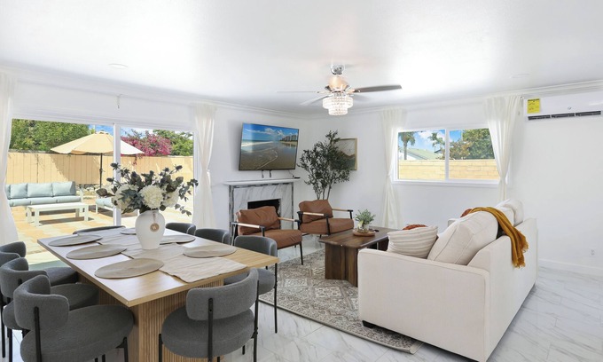 Mesa Verde Maison | LUX 4-bedroom house on Marshfield with Private Gate and Spacious Backyard