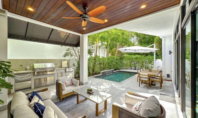 Coconut Grove Maison | Lux 4BR Retreat w/ Heated Pool, BBQ, and Bikes