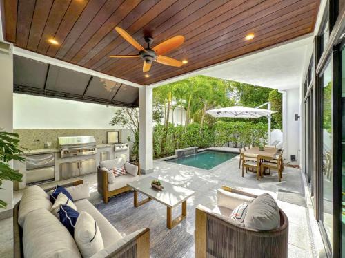 Coconut Grove Maison | Lux 4BR Retreat with Heated Pool, BBQ, and Bikes