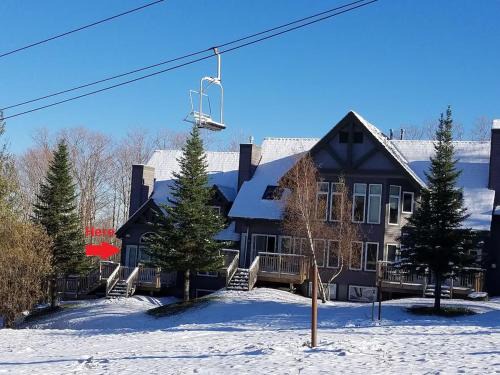 North Troy Maison | Lux 5BR 4BA SV125 SKI In Out, 18-hole Championship Golf Course, Water Park, pet friendly