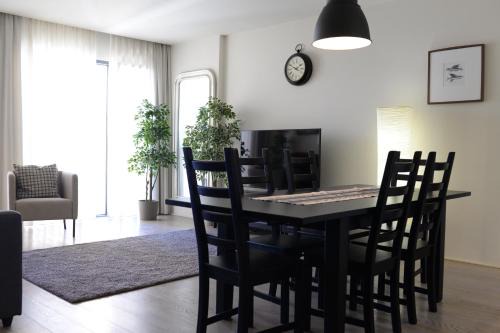 Sao Sebastiao da Pedreira Appartement | Lux Apartment with Pool and Garage