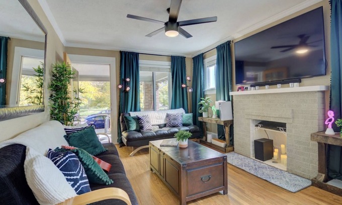Curtis Park Maison | Lux Bach Retreat: Prime Location, 420ok! Sleeps 20