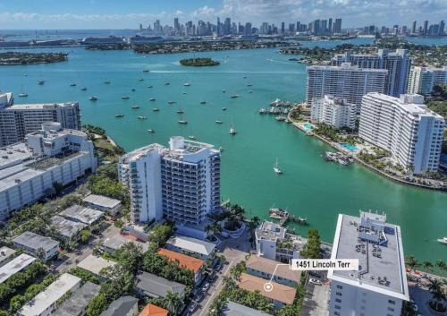 West Avenue Maison | Lux Designer Apt 2BR and 2BA in the Heart of MIA Beach