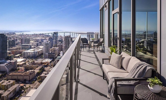 Civic Core Appartement | Lux Downtown SD ~ Skyline ~ Gaslamp & Petco Park