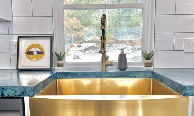 Marlborough Maison | LUX Lake-house + Pool near BOSTON 4bed2bath* ComplimentaryParking* Wifi*Lakeview