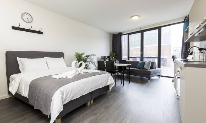 Delft Appartement | Lux Loft Apt w/ View Walk city center 20C